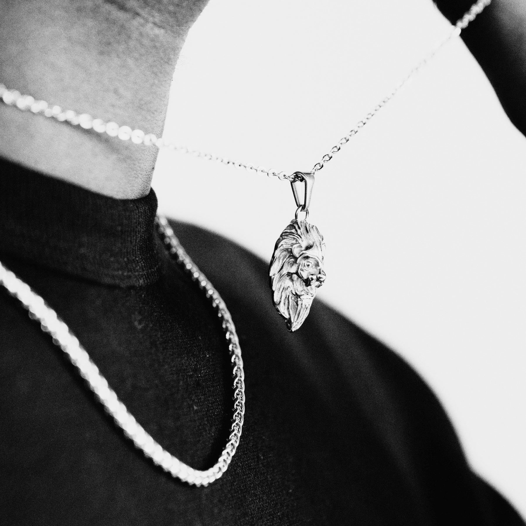 Lion pendant worn on body