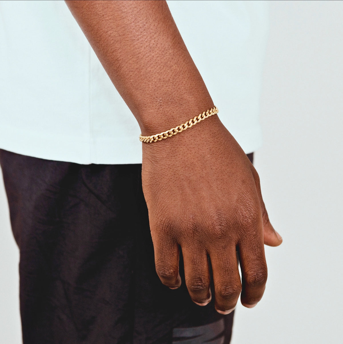 CUBAN BRACELET (GOLD) 4MM — model view 1