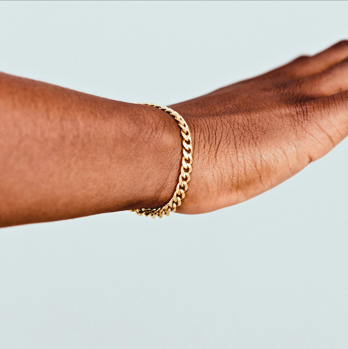 CUBAN BRACELET (GOLD) 4MM — model view 3
