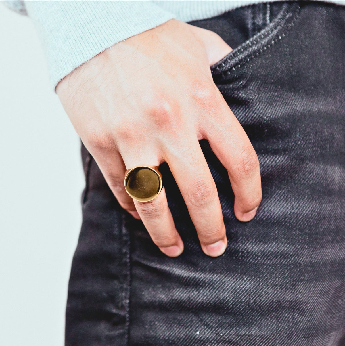 PLUTO — GOLD — model view 1